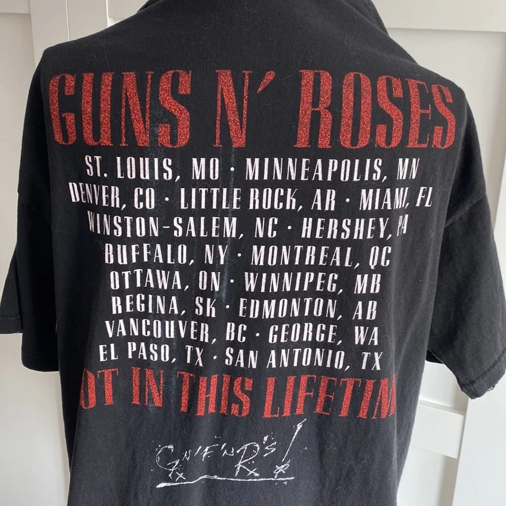 Guns n' Roses - Authentic Concert Tee, circa 2017 - Picture 6 of 9